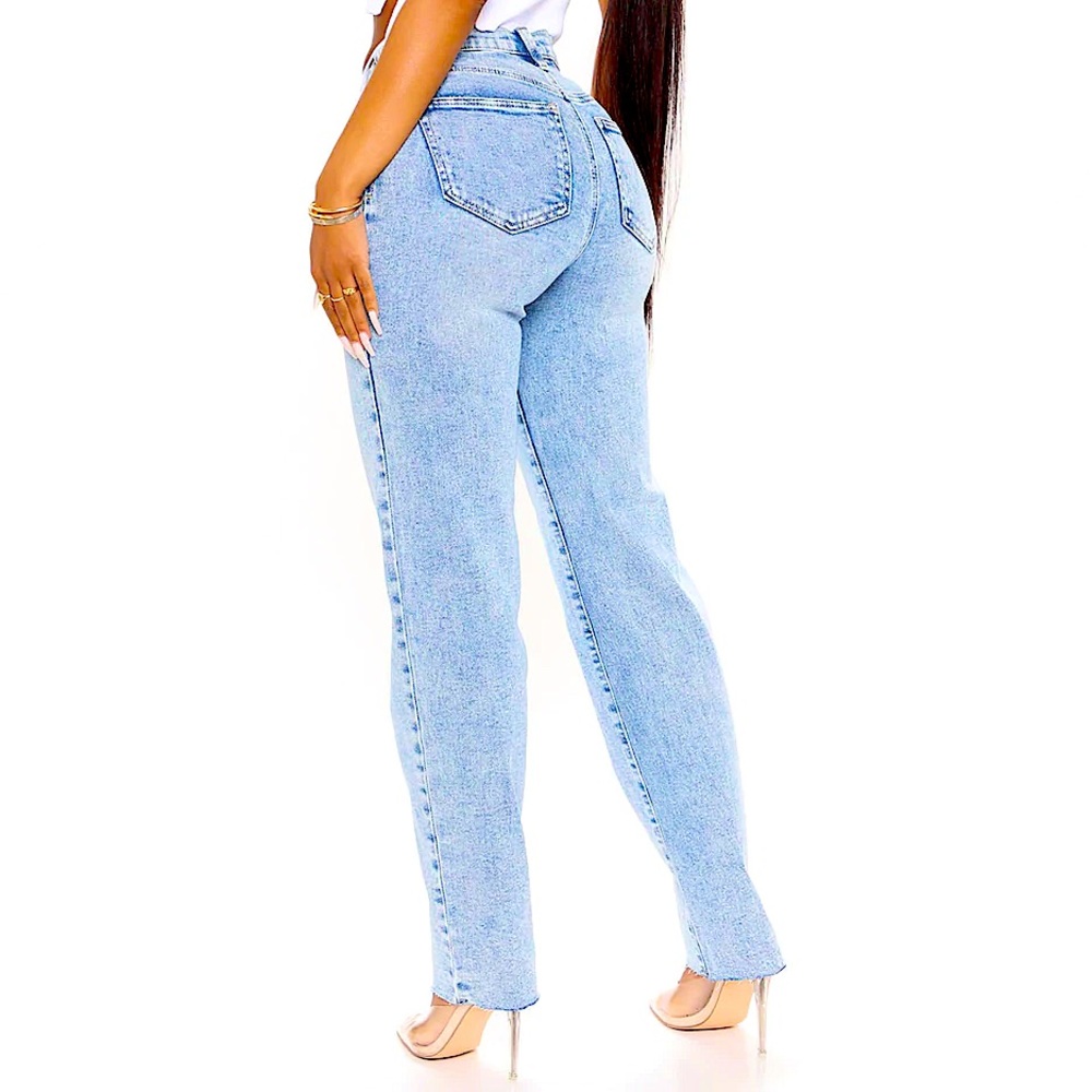 Never Worn! Tags still on, selling because it doesn’t fit